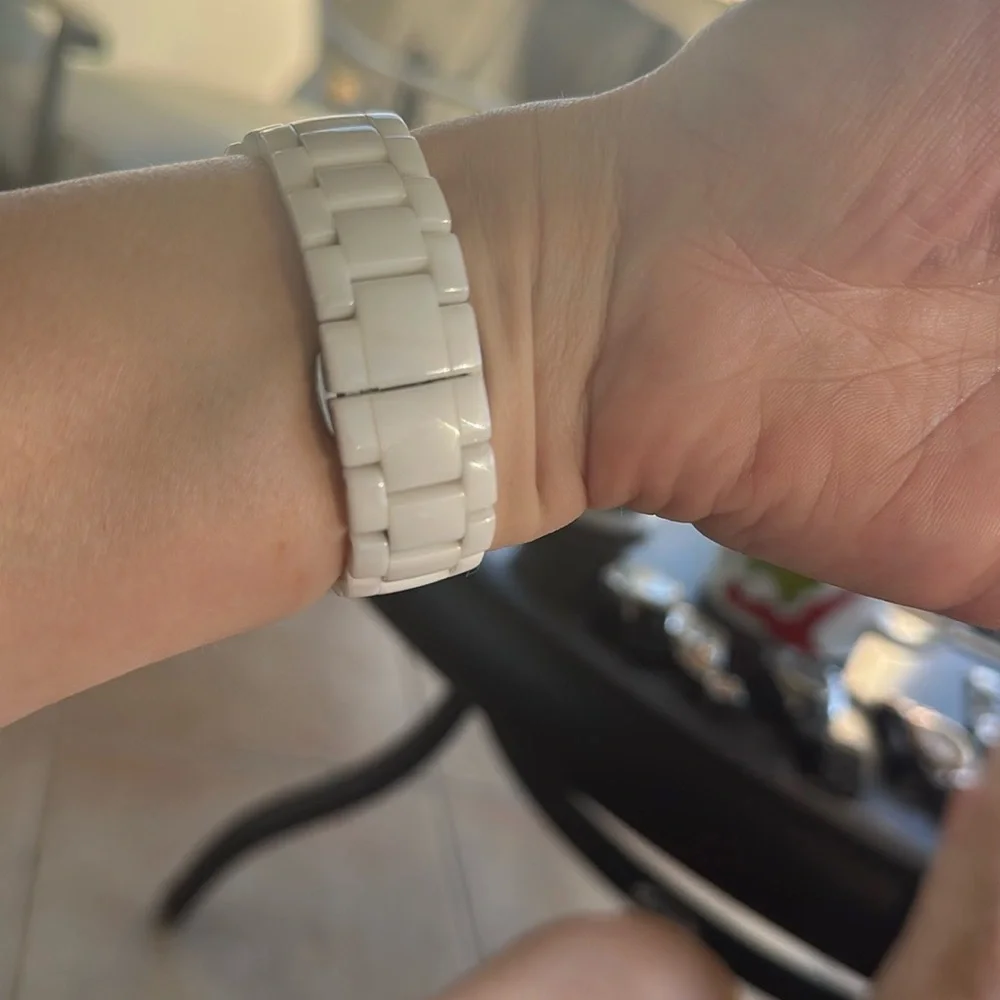 Emporio Armani Elegant White ceramic band Watch - Picture 8 of 10